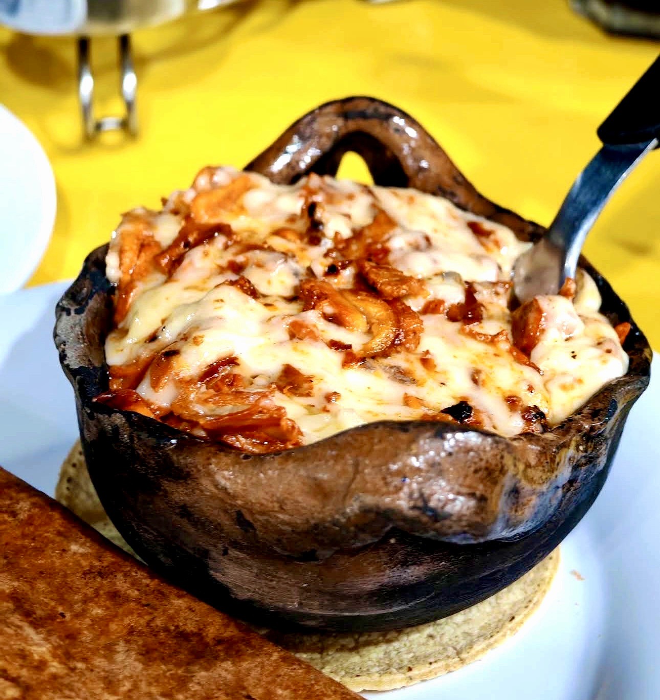 Chicharrón con queso